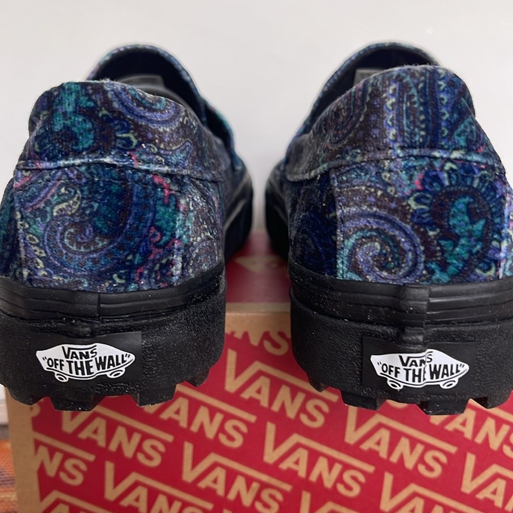 Vans WMNS Style 53 Velvet Paisley
VN000CQPCX9
Sneakers - Picture 11 of 16